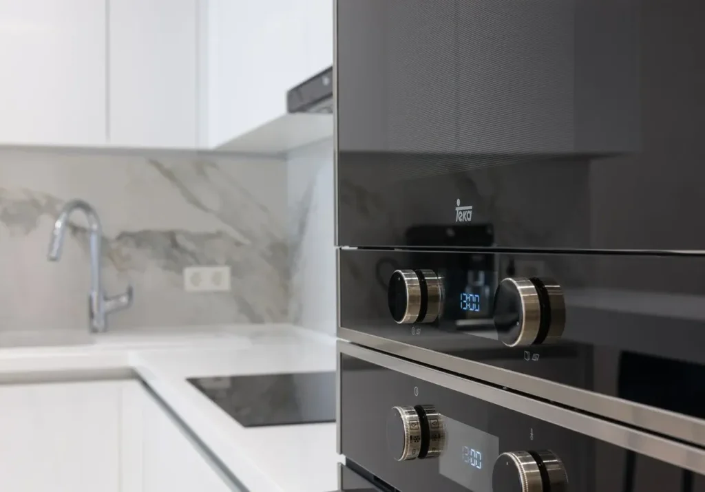 Detalle de electrodomésticos en cocina