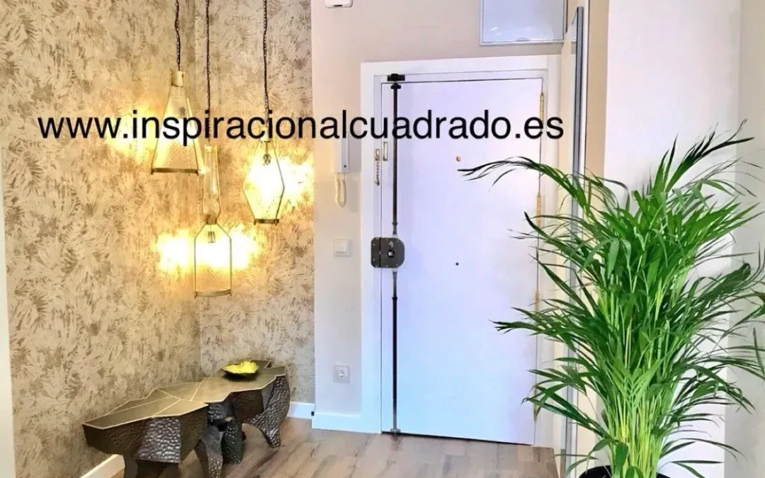 Diseño de un recibidor moderno y elegante.