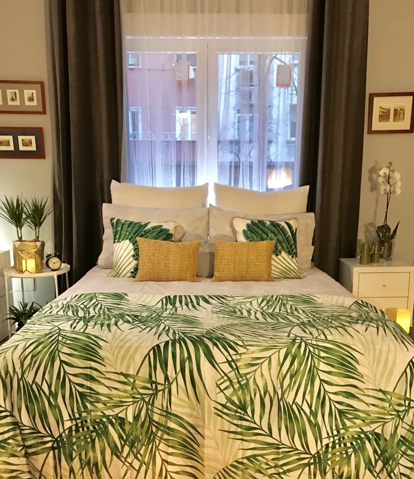 Dormitorio con motivos naturales diseñado por Inspiración al cuadrado