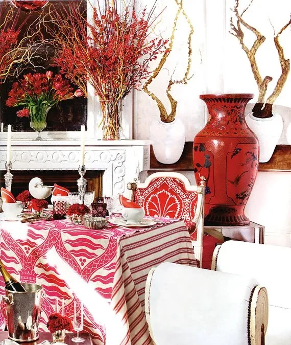 Varios elementos navideños de decoración en color rojo
