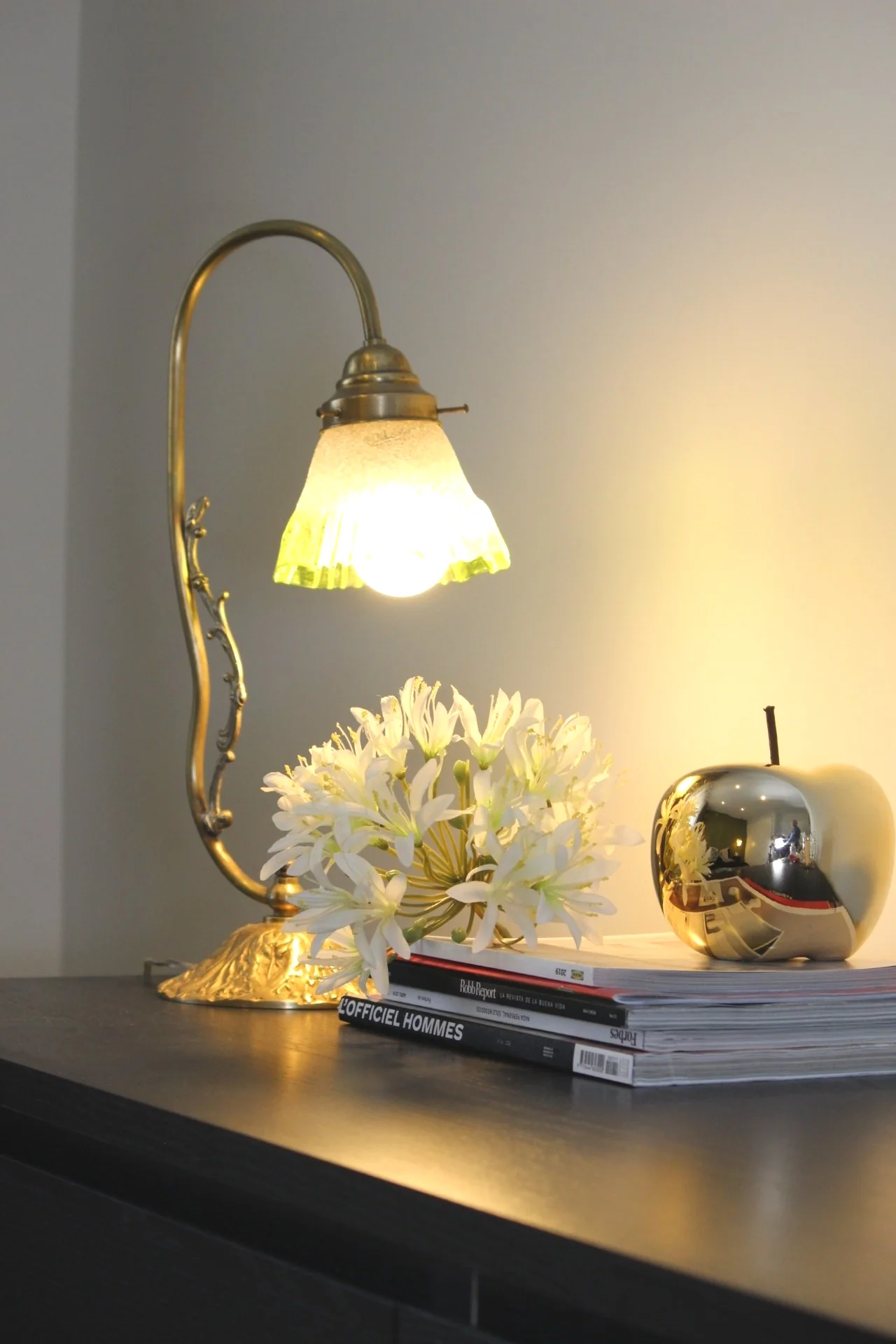 Decoración con antigüedades: lámpara de mesa. Por Inspiración al Cuadrado Decoracion con antiguedades - Lampara de mesa