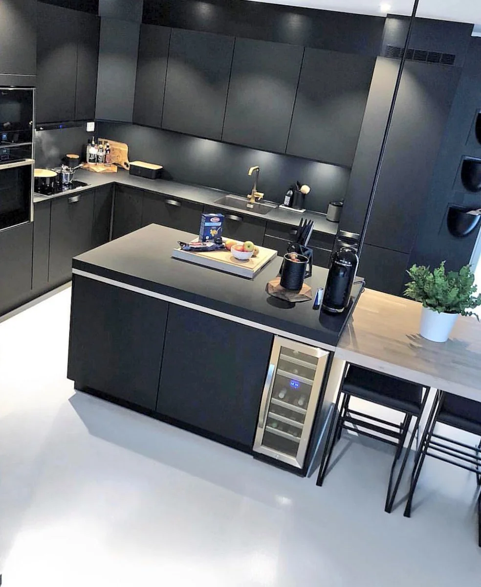 Cocina moderna,  en negro. Inspiración al Cuadrado