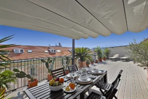 Terraza con toldo