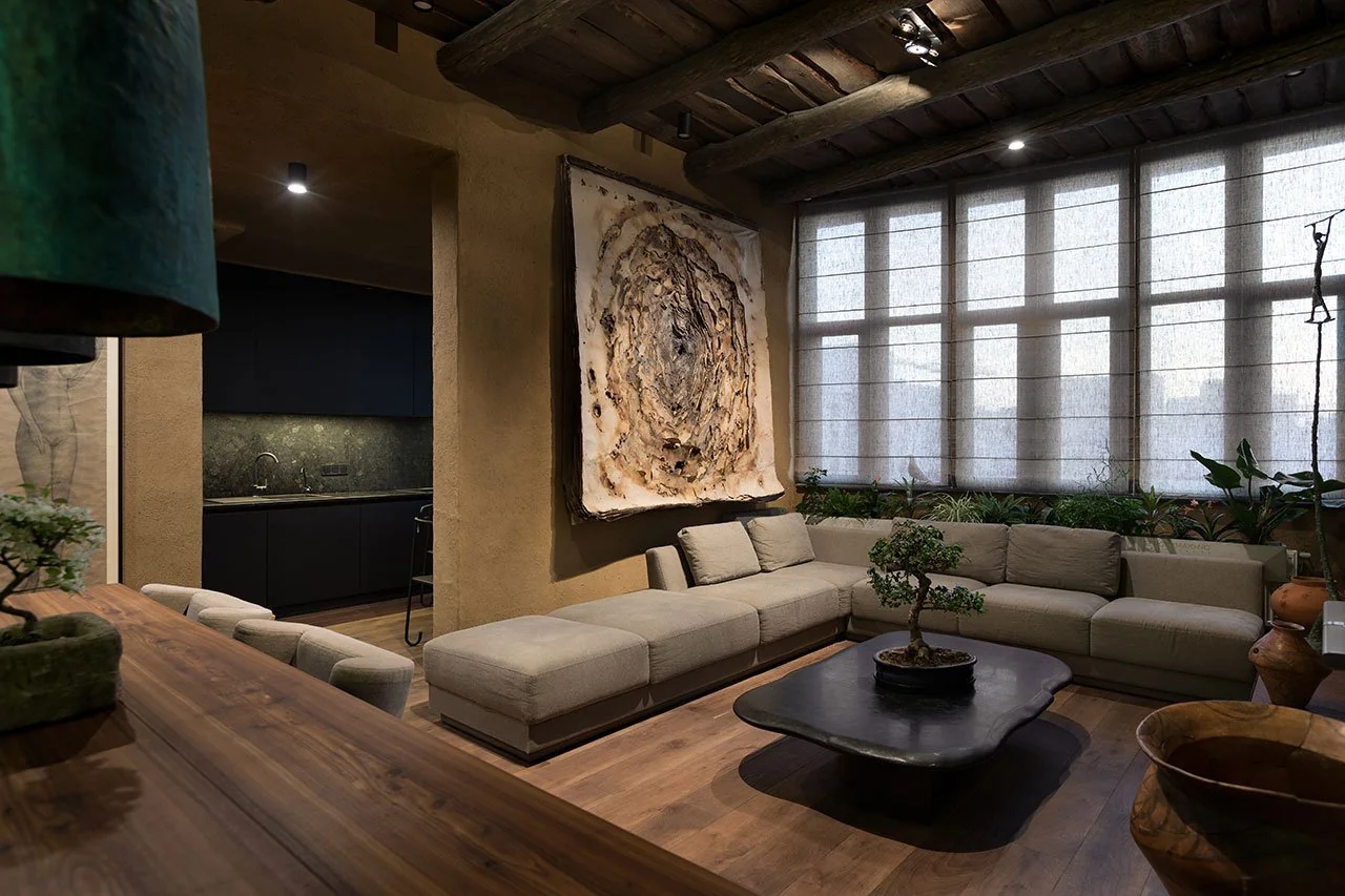 Salón en estilo Wabi-Sabi: techos de madera a la vista Salón en estilo Wabi-Sabi: techos de madera a la vista